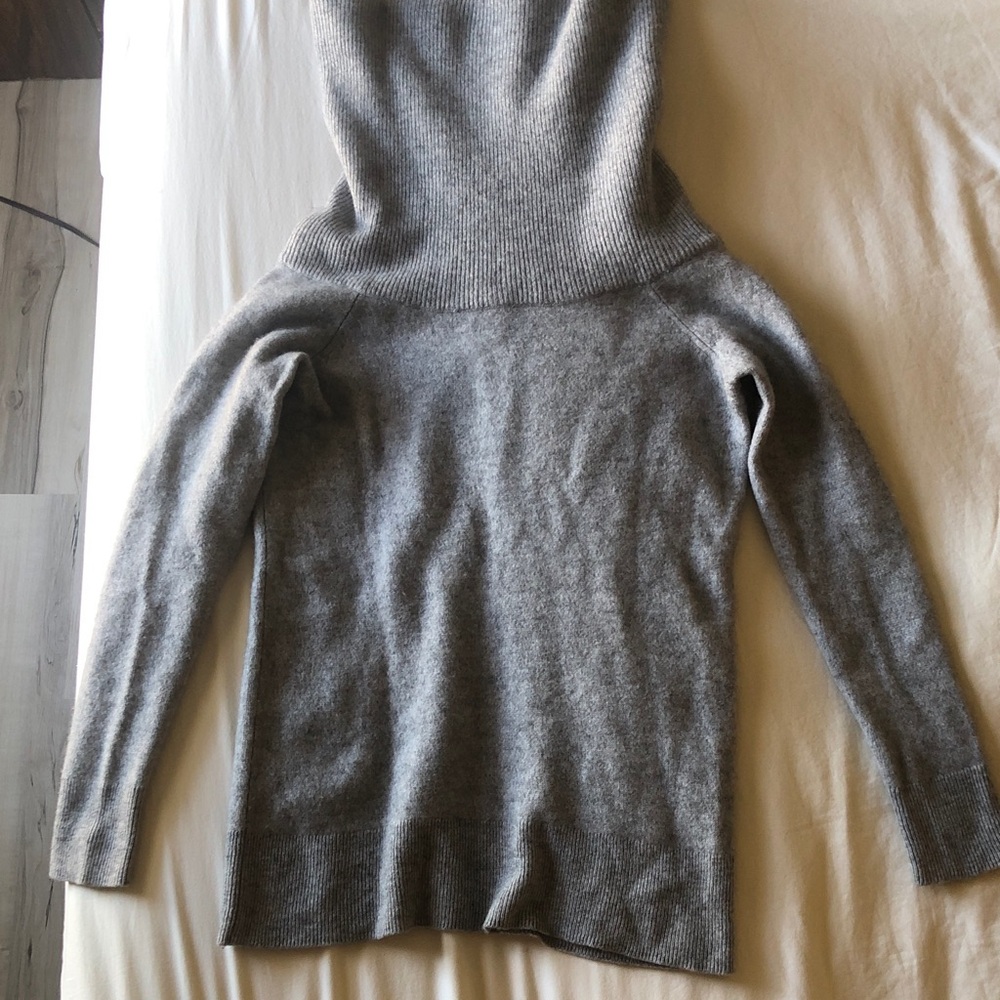 Cashmere 100%, grey, soft, thick quality sweater.